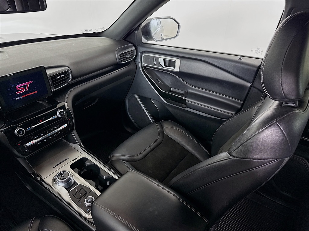 2022 Ford Explorer ST photo 24