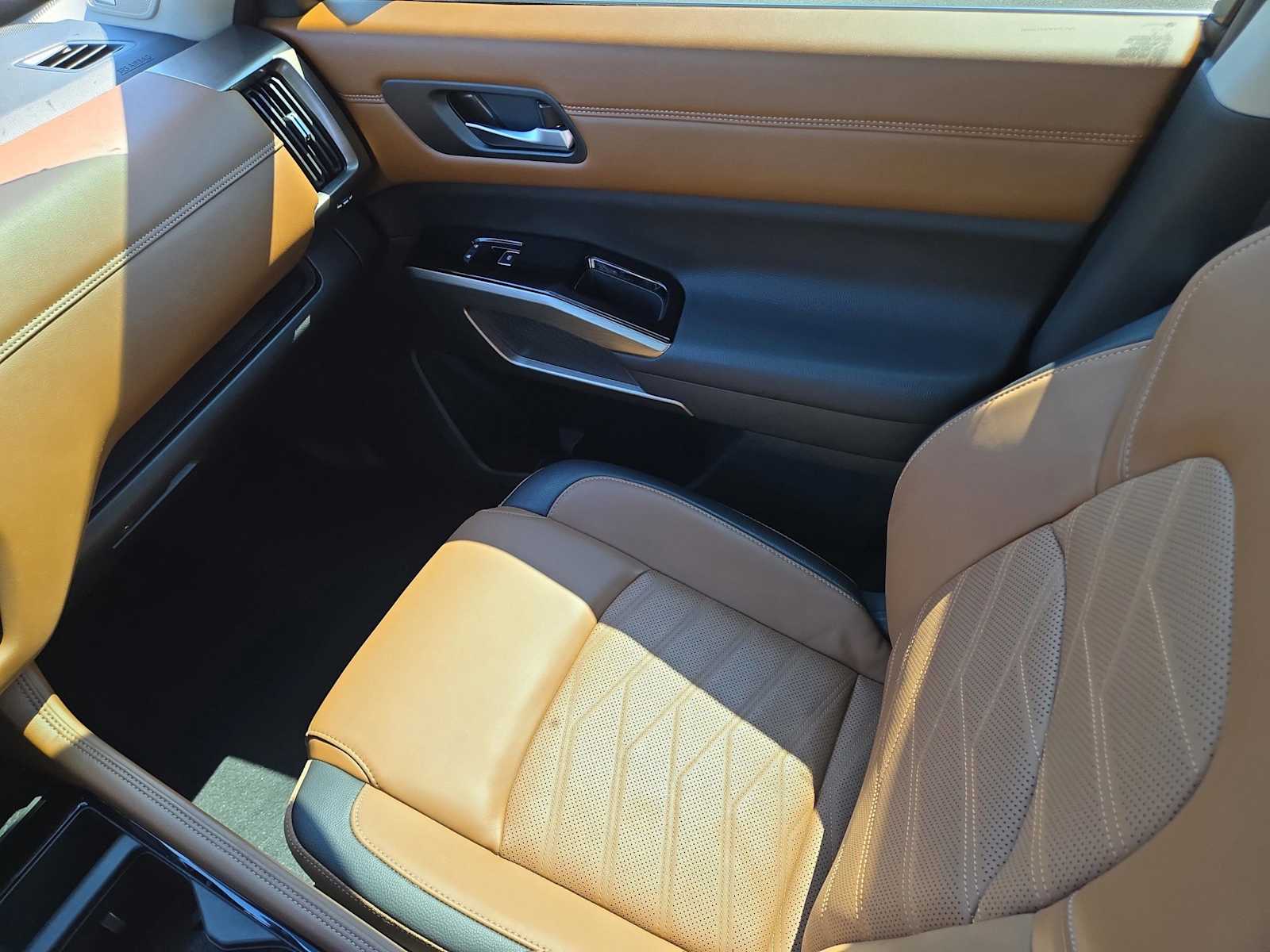 2024 Nissan Pathfinder Platinum photo 16