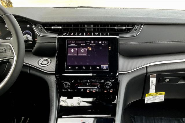 2025 Jeep Grand Cherokee Altitude photo 8