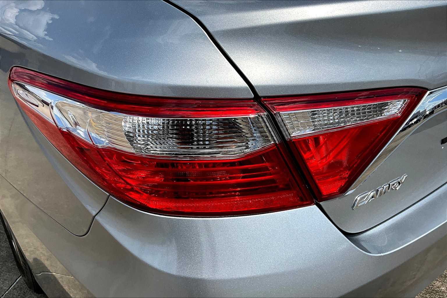 2016 Toyota Camry XLE photo 28
