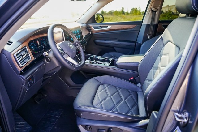 2024 Volkswagen Atlas SE Technology photo 8