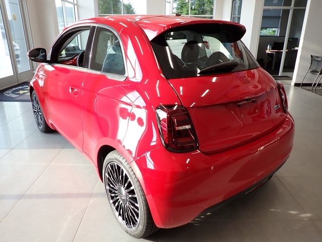 2024 Fiat 500e Red photo 3