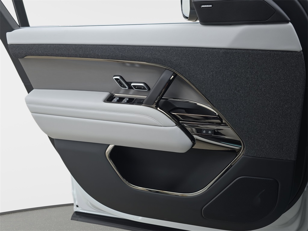 2025 Land Rover Range Rover Sport SE photo 23