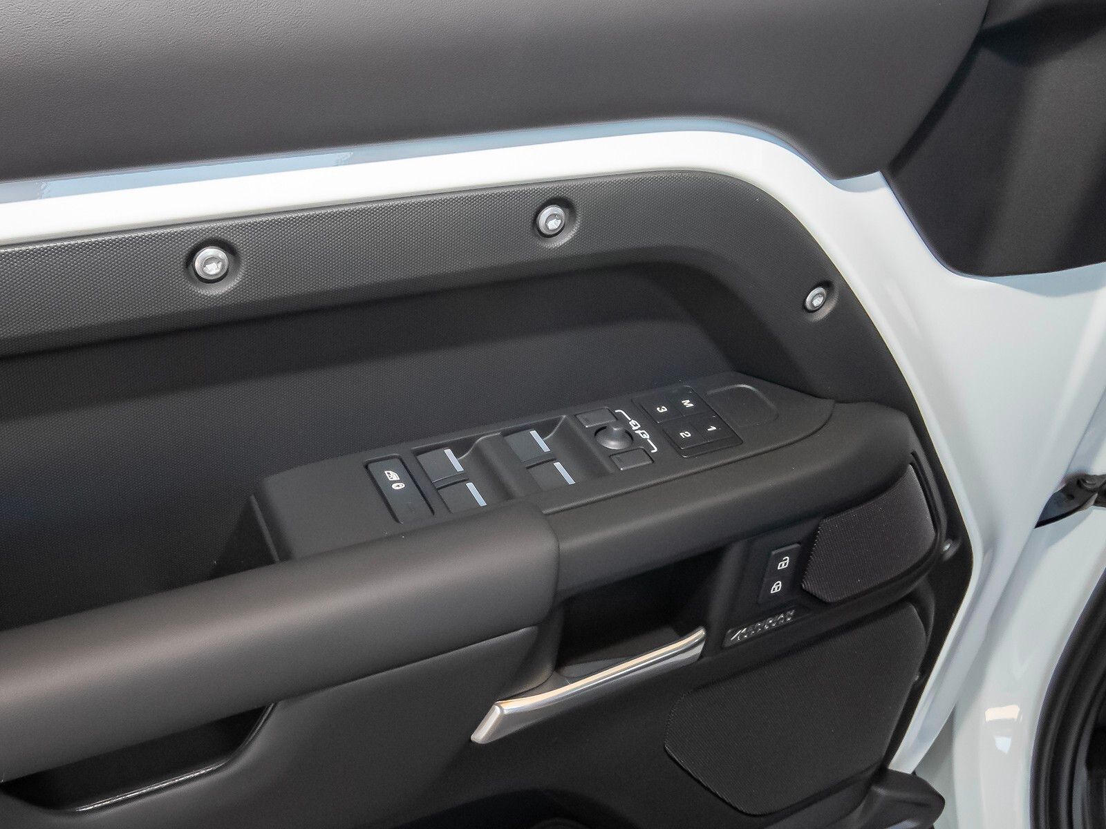 2025 Land Rover Defender 110 X-Dynamic SE photo 30