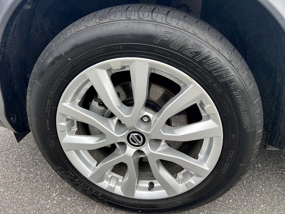 2022 Nissan Rogue Sport S photo 9