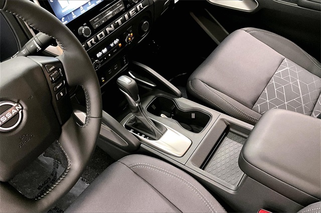 2025 Nissan Frontier SV photo 8