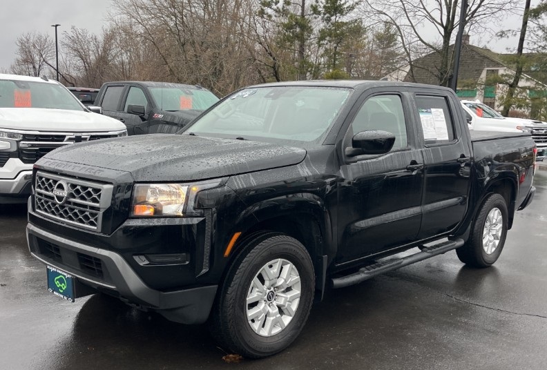 2022 Nissan Frontier SV's photo