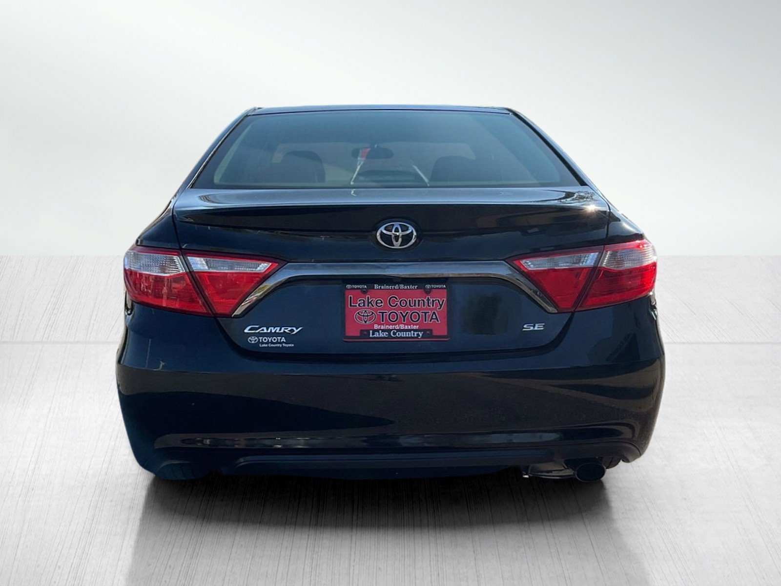 2016 Toyota Camry SE photo 4