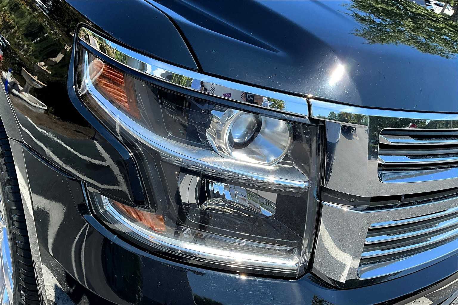 2019 Chevrolet Suburban Premier photo 26