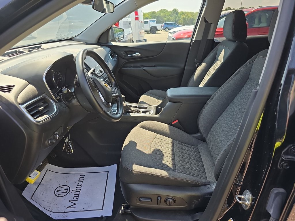 2023 Chevrolet Equinox LT photo 2