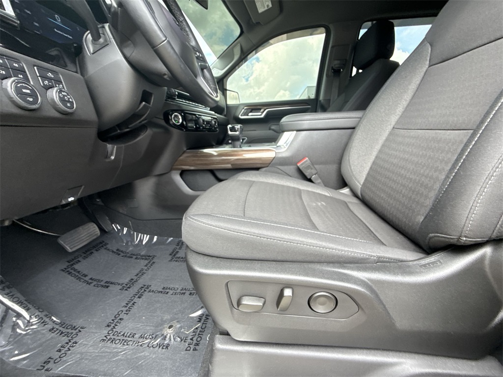 2024 Chevrolet Silverado 1500 RST photo 12