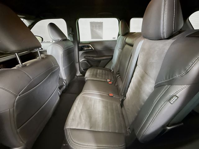 2023 Mitsubishi Outlander Black Edition photo 21