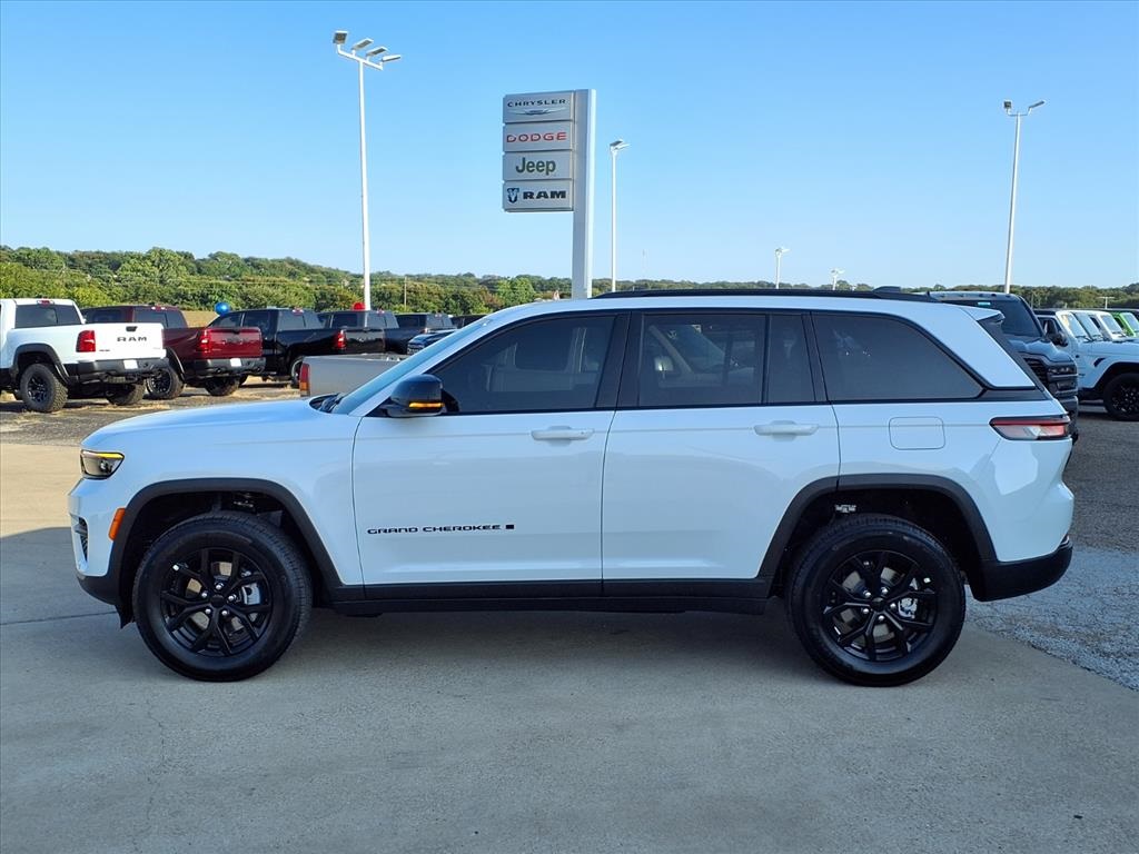 2025 Jeep Grand Cherokee Altitude photo 4