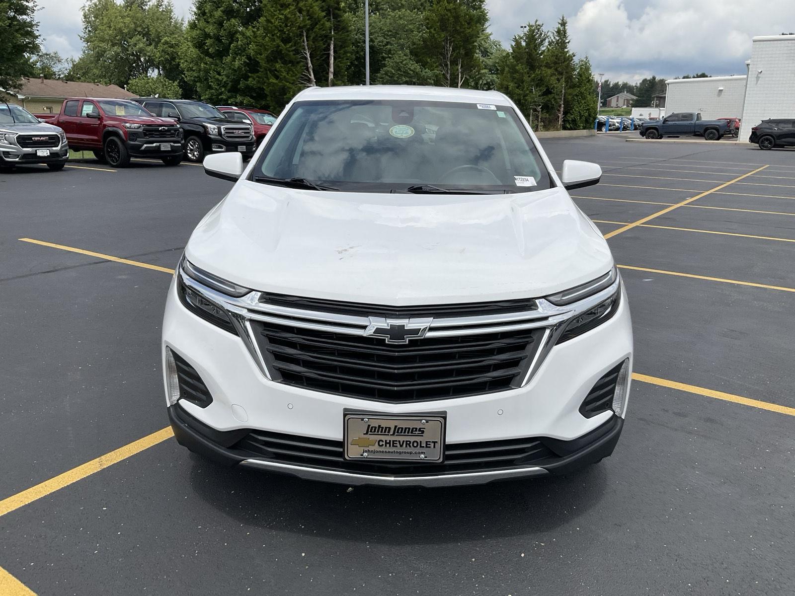 2024 Chevrolet Equinox LT photo 3