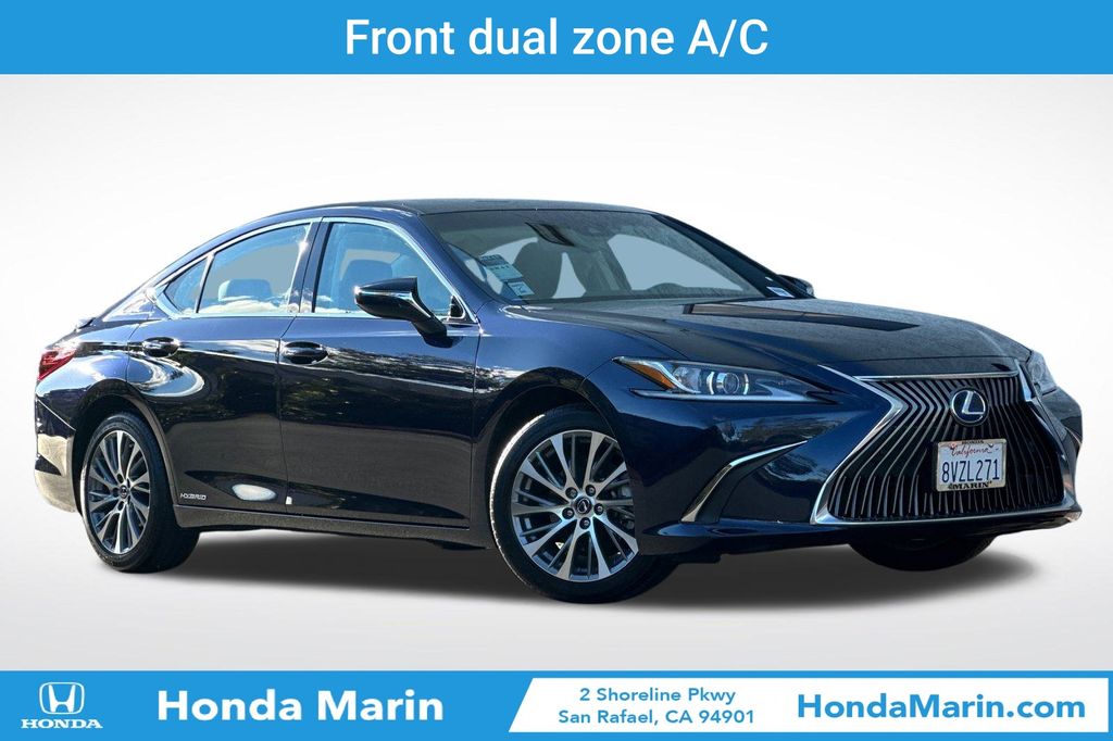 2021 Lexus ES 300h photo 2