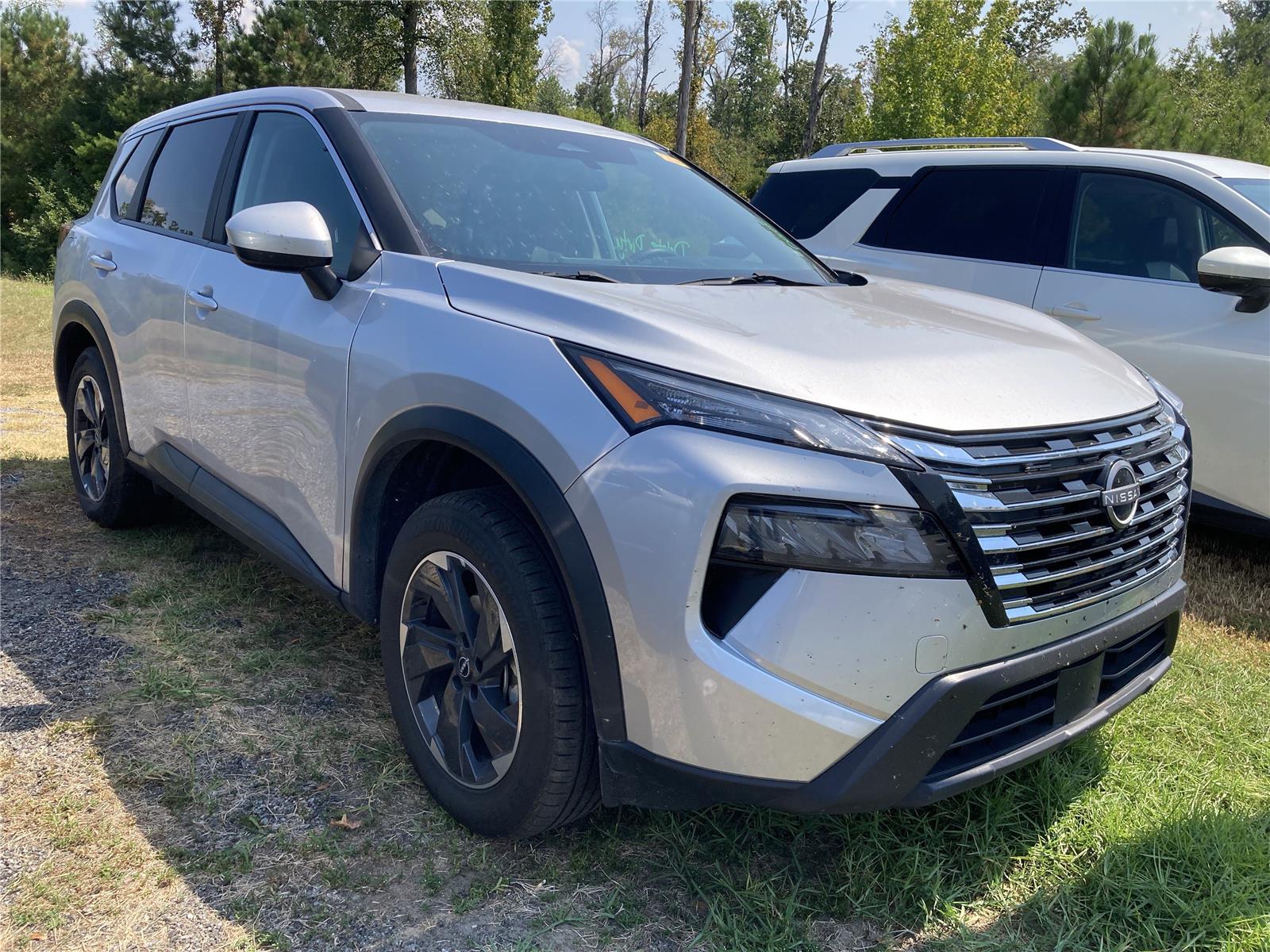 2024 Nissan Rogue SV photo 2