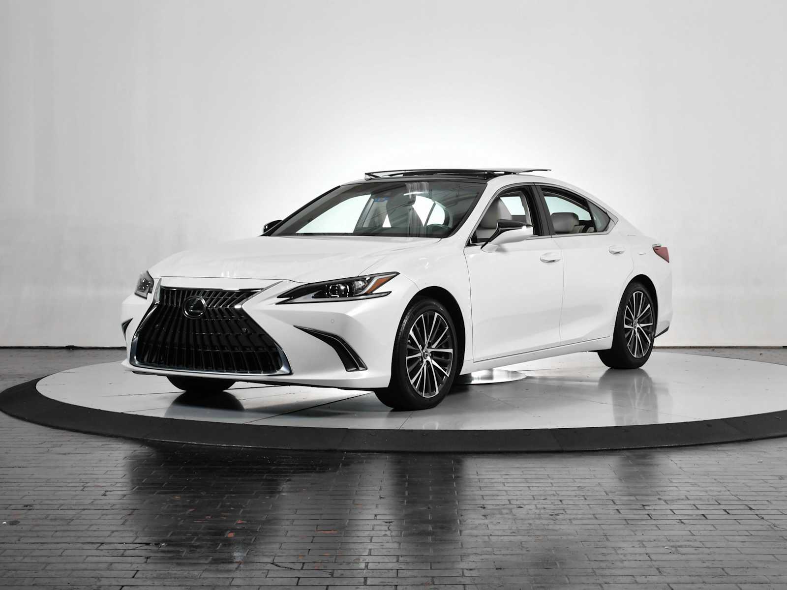 2023 Lexus ES 350's photo