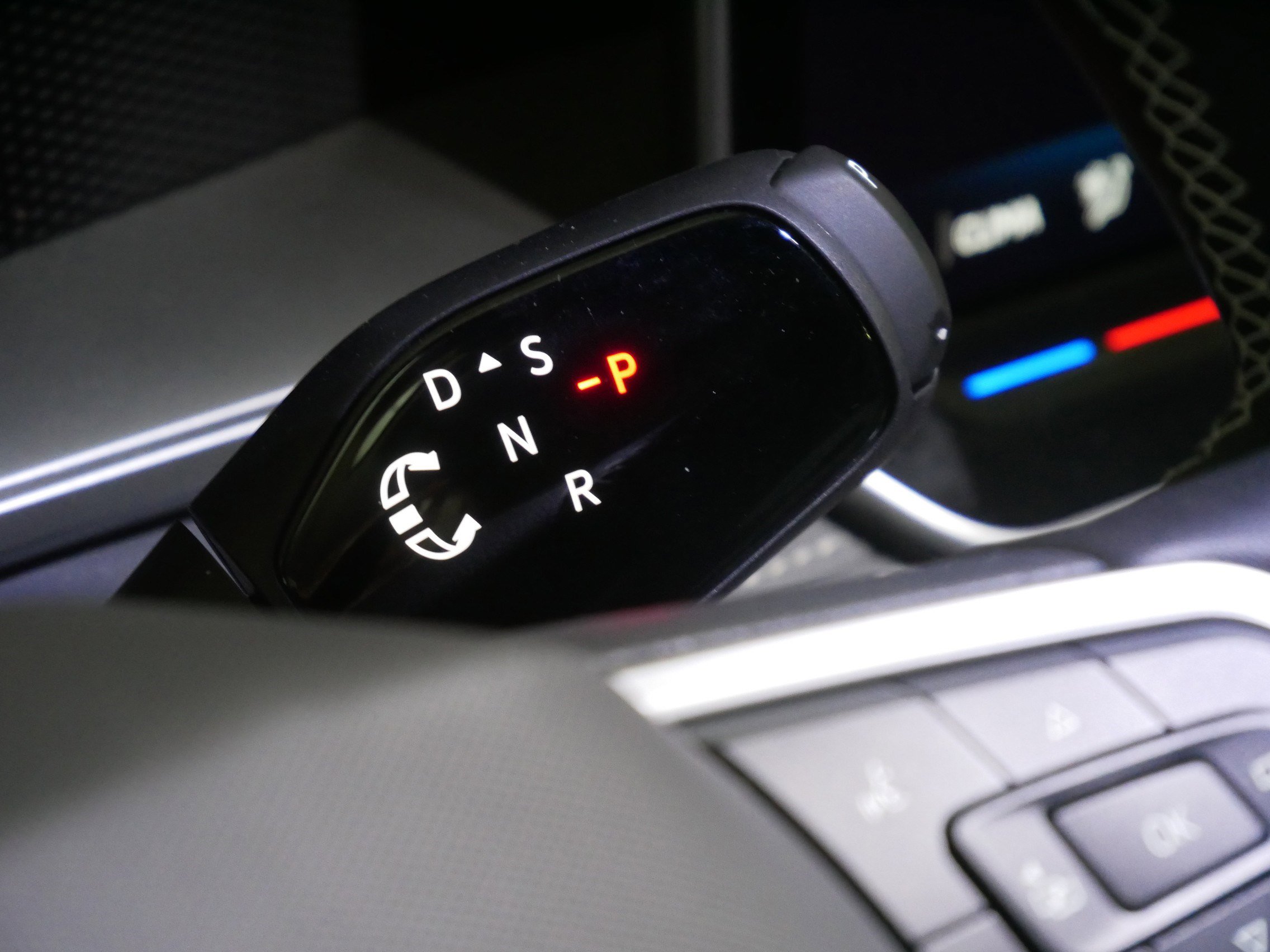 2025 Volkswagen Tiguan SE photo 4