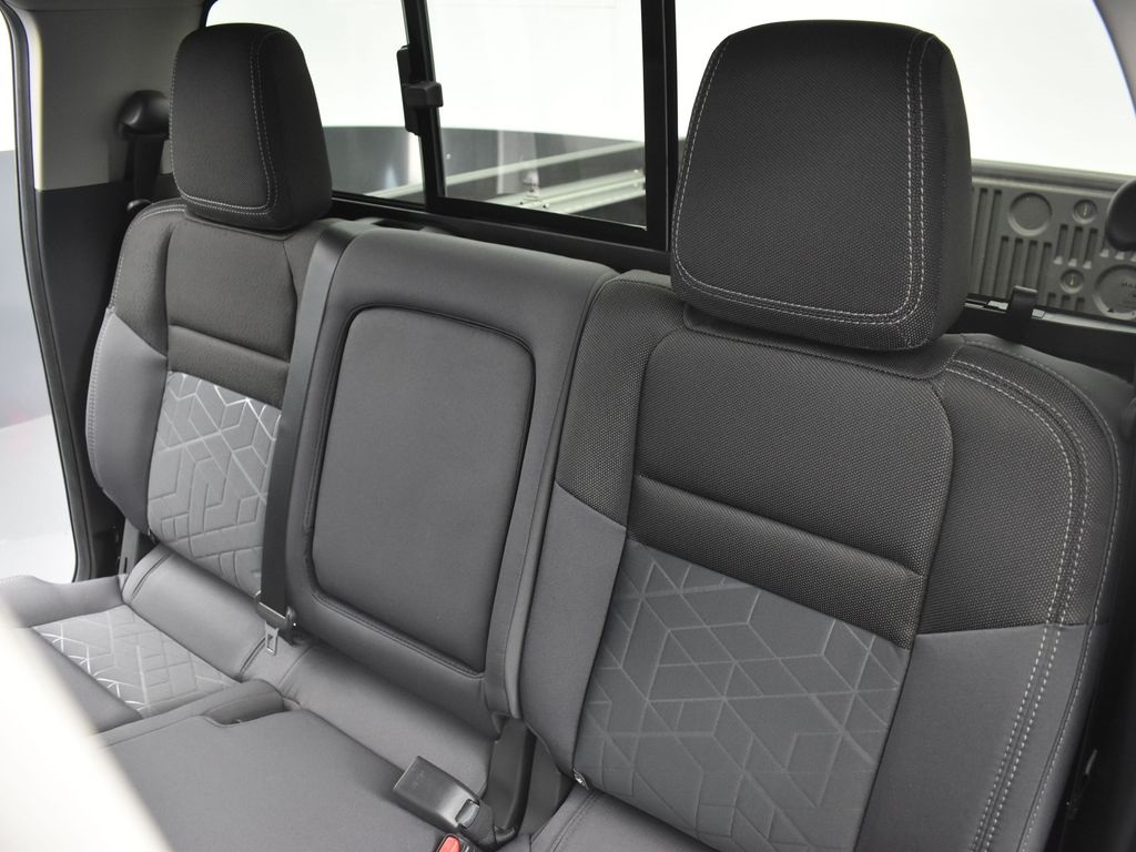 2025 Nissan Frontier SV photo 11