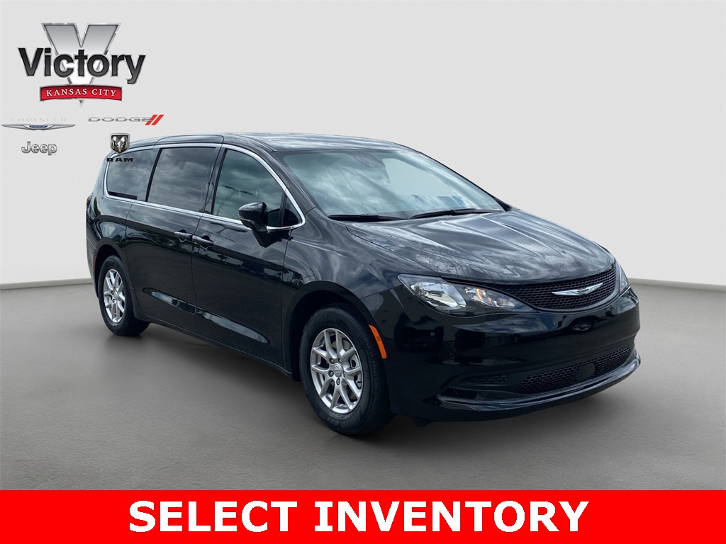 2026 Chrysler Voyager LX's photo