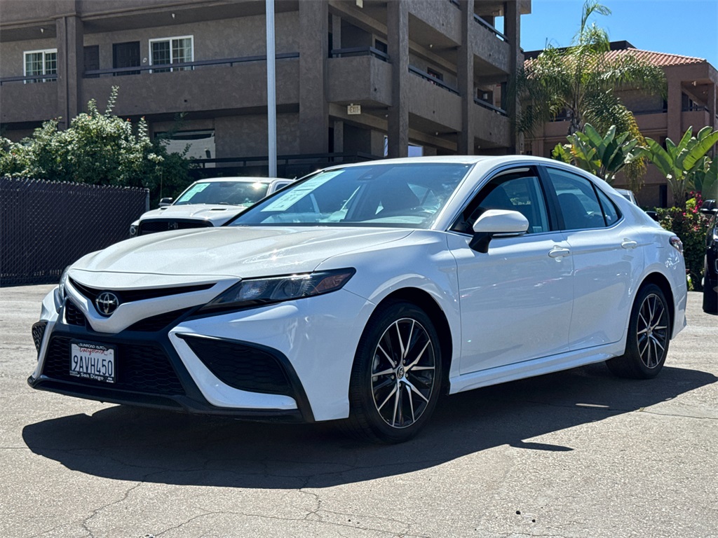 2022 Toyota Camry SE photo 4