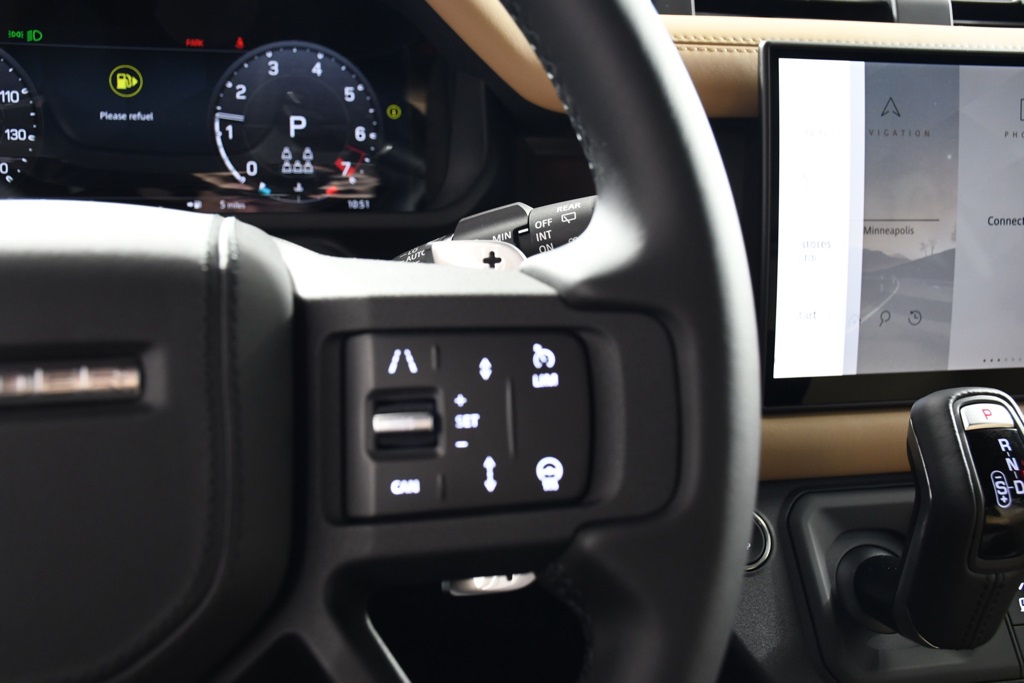 2025 Land Rover Defender 130 V8 photo 26