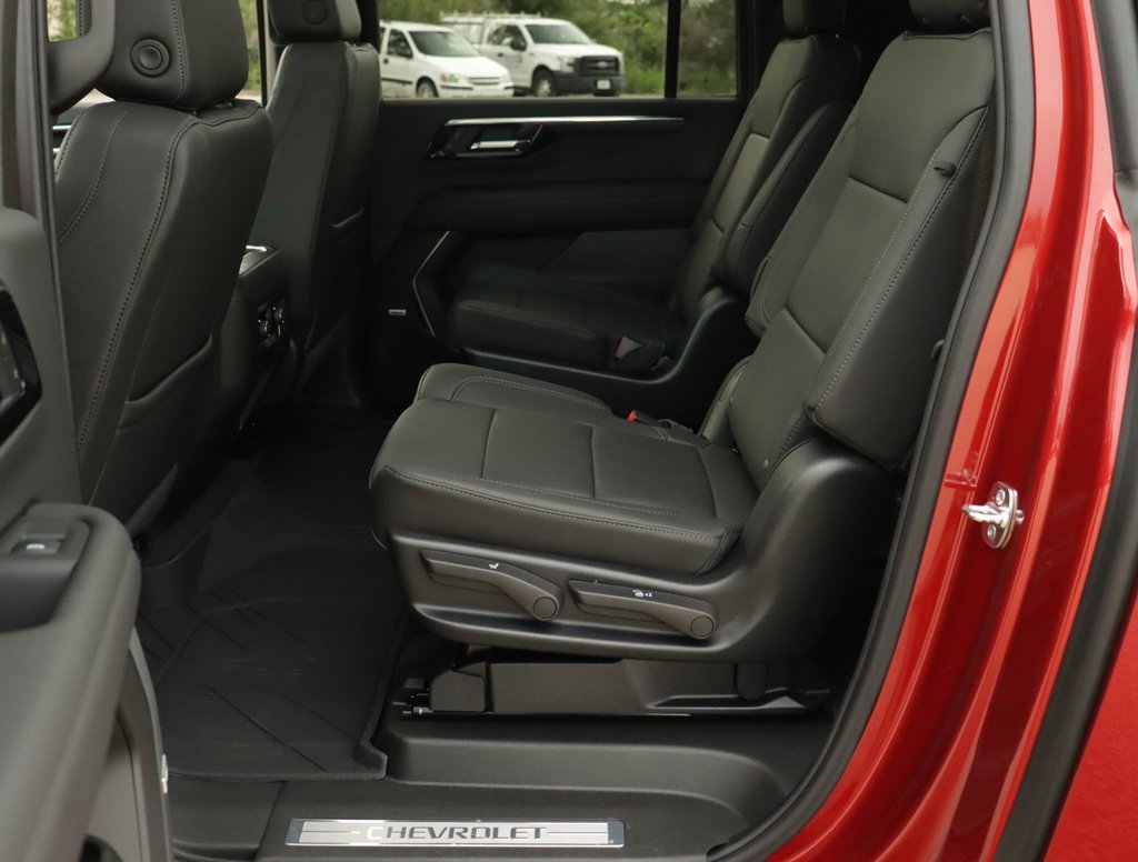 2025 Chevrolet Suburban LT photo 29
