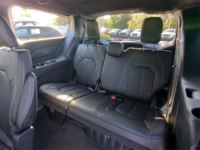 2026 Chrysler Voyager LX photo 14
