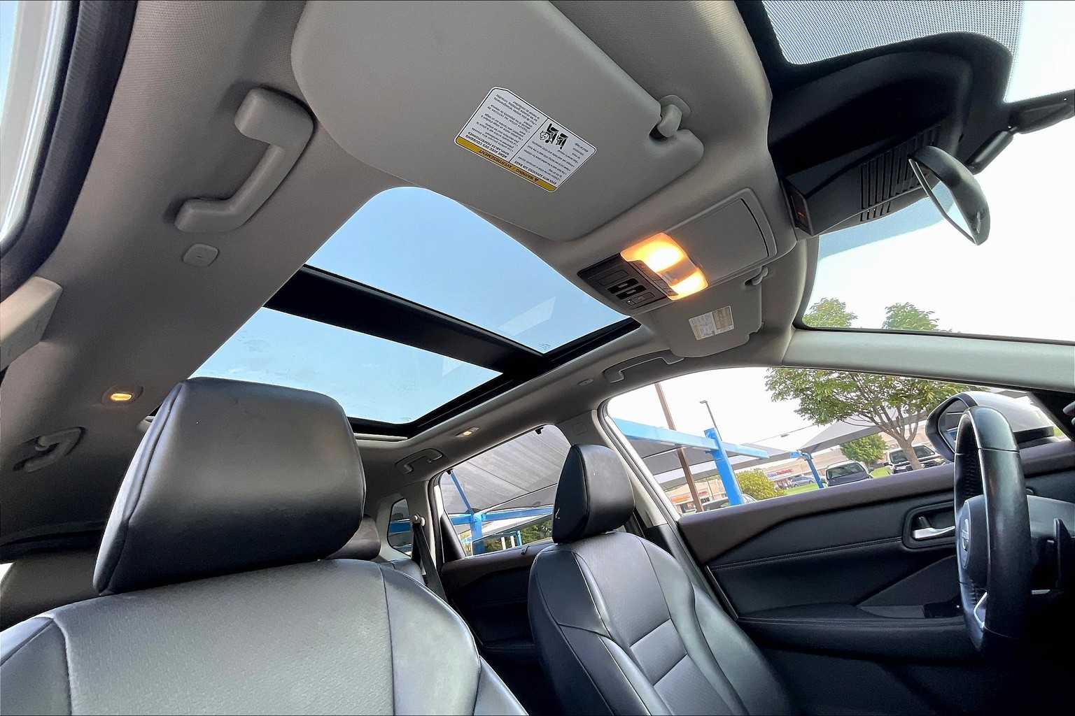 2022 Nissan Rogue SV photo 11