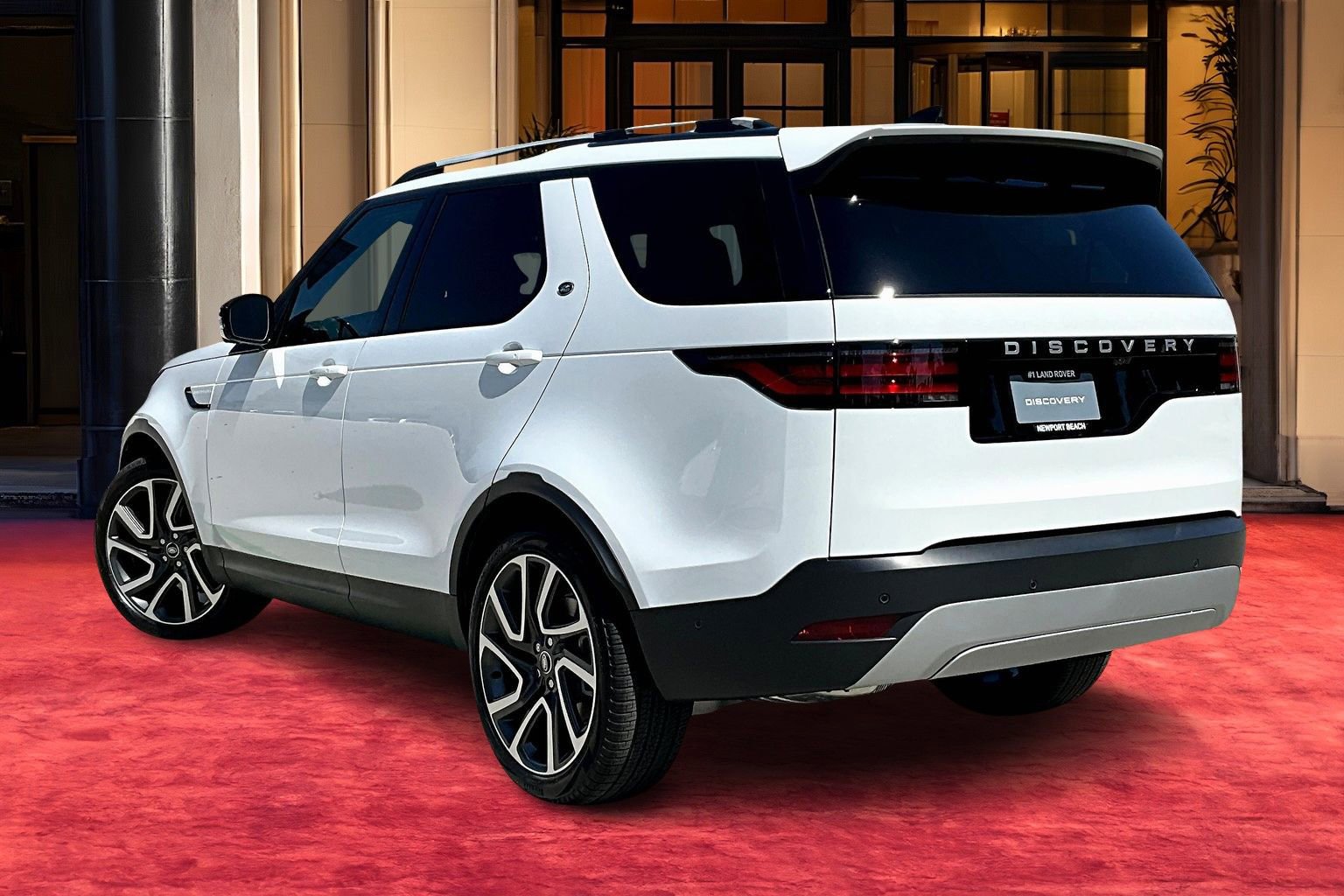 2025 Land Rover Discovery S photo 2