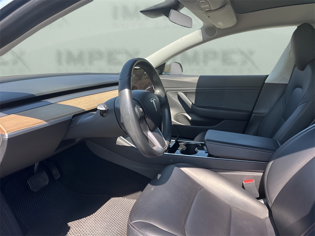 2019 Tesla Model 3 Standard Range Plus photo 9