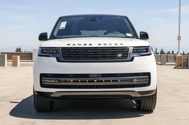2025 Land Rover Range Rover SE photo 2