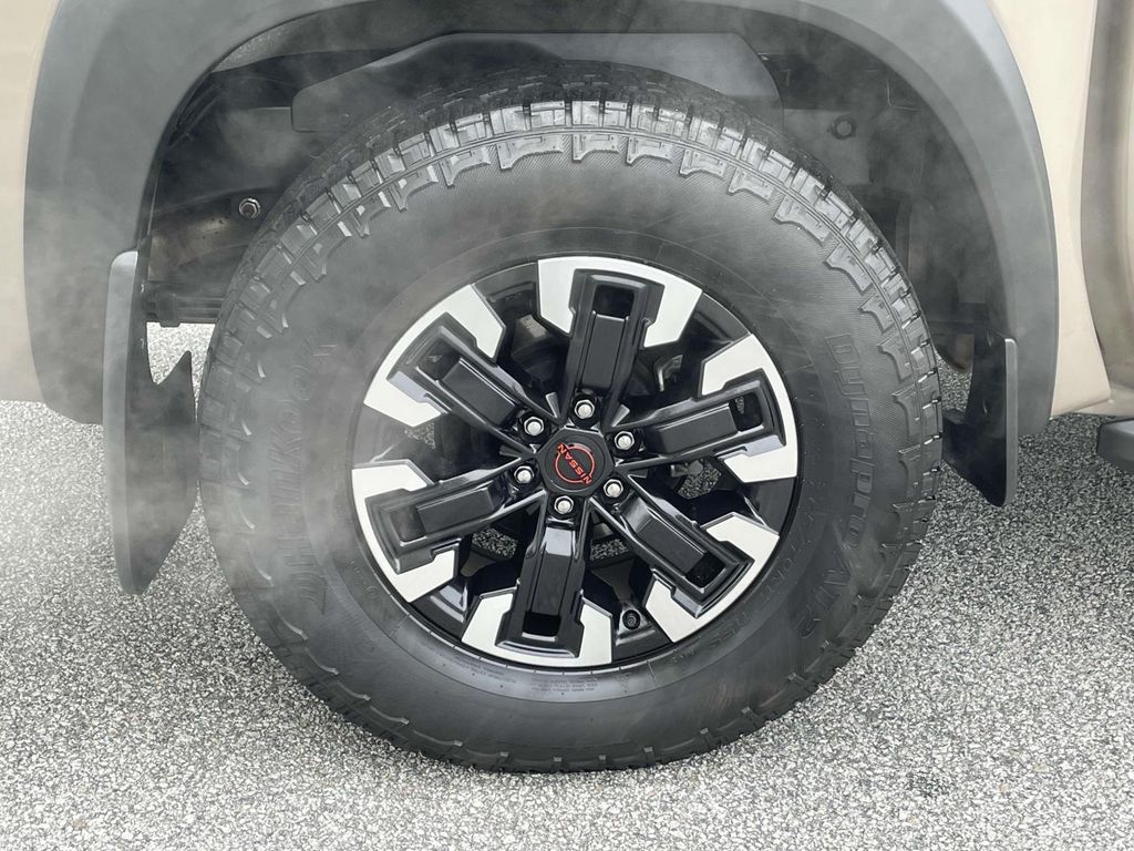 2024 Nissan Frontier PRO-X photo 7