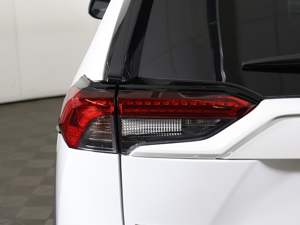 2024 Toyota RAV4 Hybrid LE photo 8