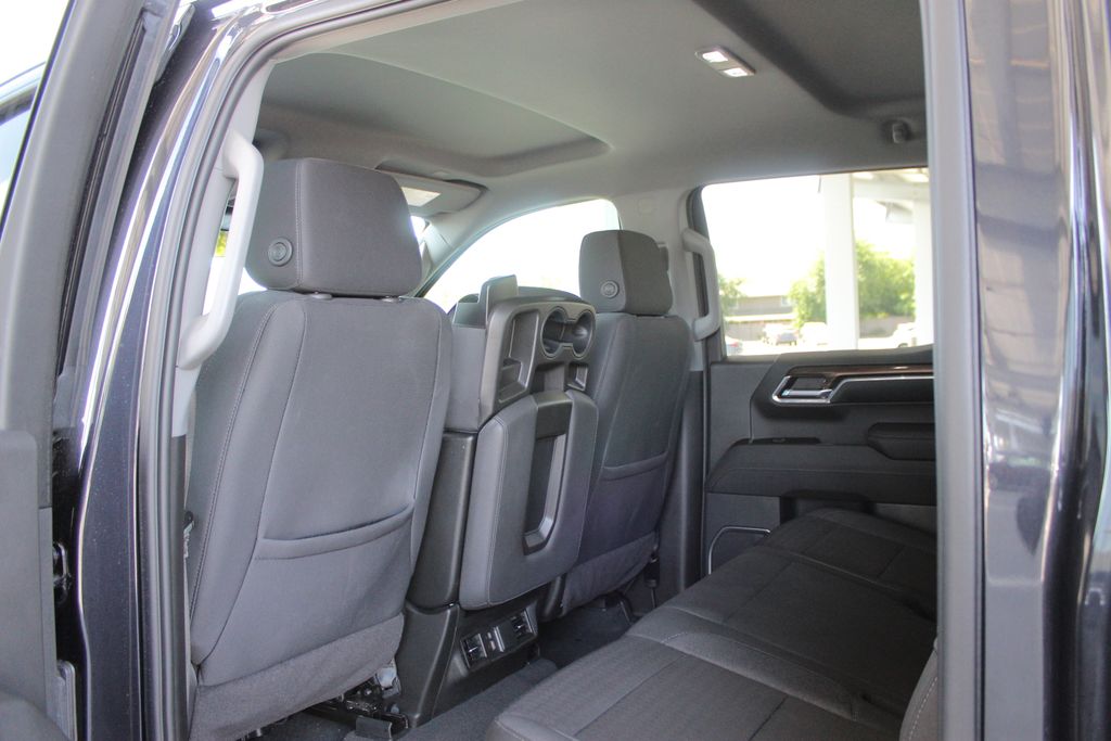 2023 Chevrolet Silverado 1500 RST photo 12