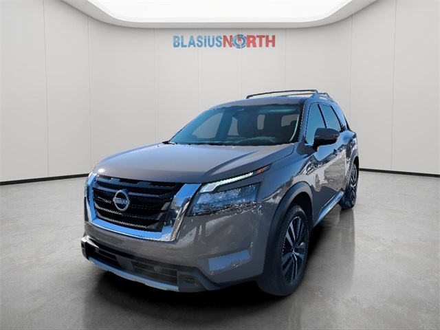 2025 Nissan Pathfinder Platinum's photo