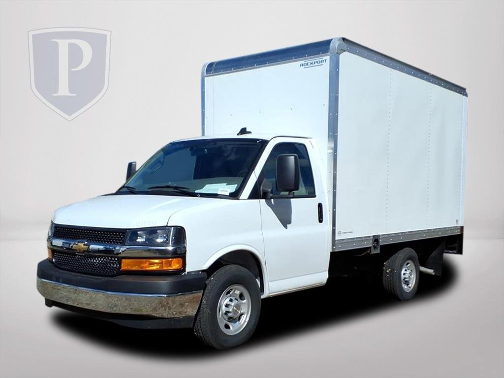 2024 Chevrolet Express Cutaway 3500 photo 3