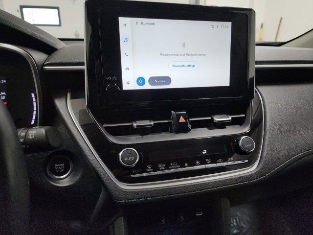 2023 Toyota Corolla Cross XLE photo 25