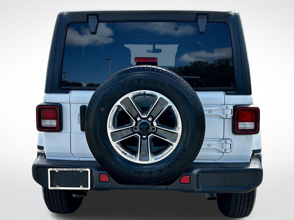 2022 Jeep Wrangler Unlimited Sahara photo 6