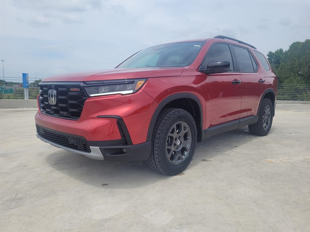 2025 Honda Pilot TrailSport photo 2