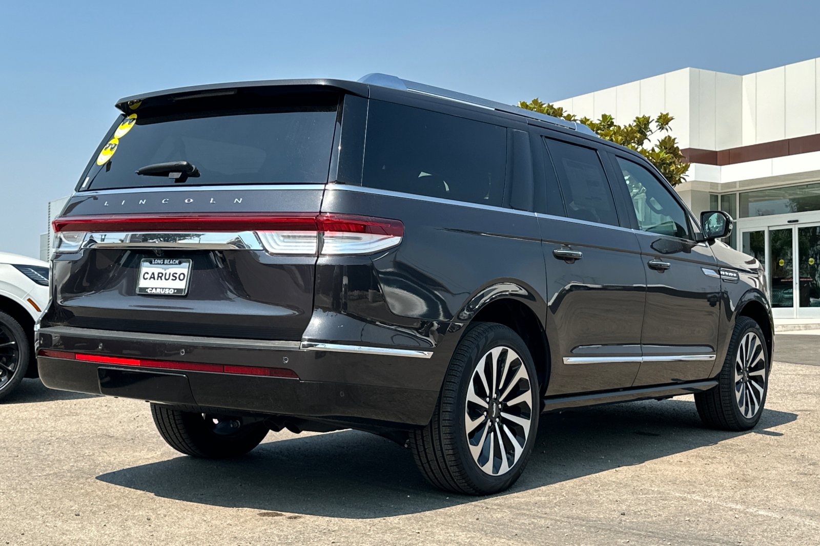 2024 Lincoln Navigator L Reserve photo 3
