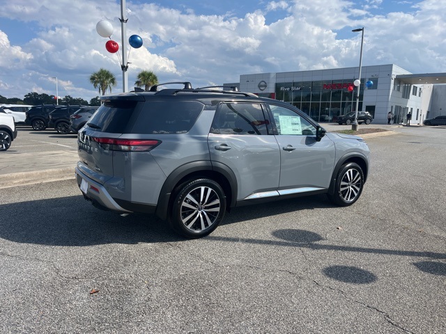 2025 Nissan Pathfinder Platinum photo 4