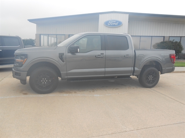 2025 Ford F-150 XLT photo 2