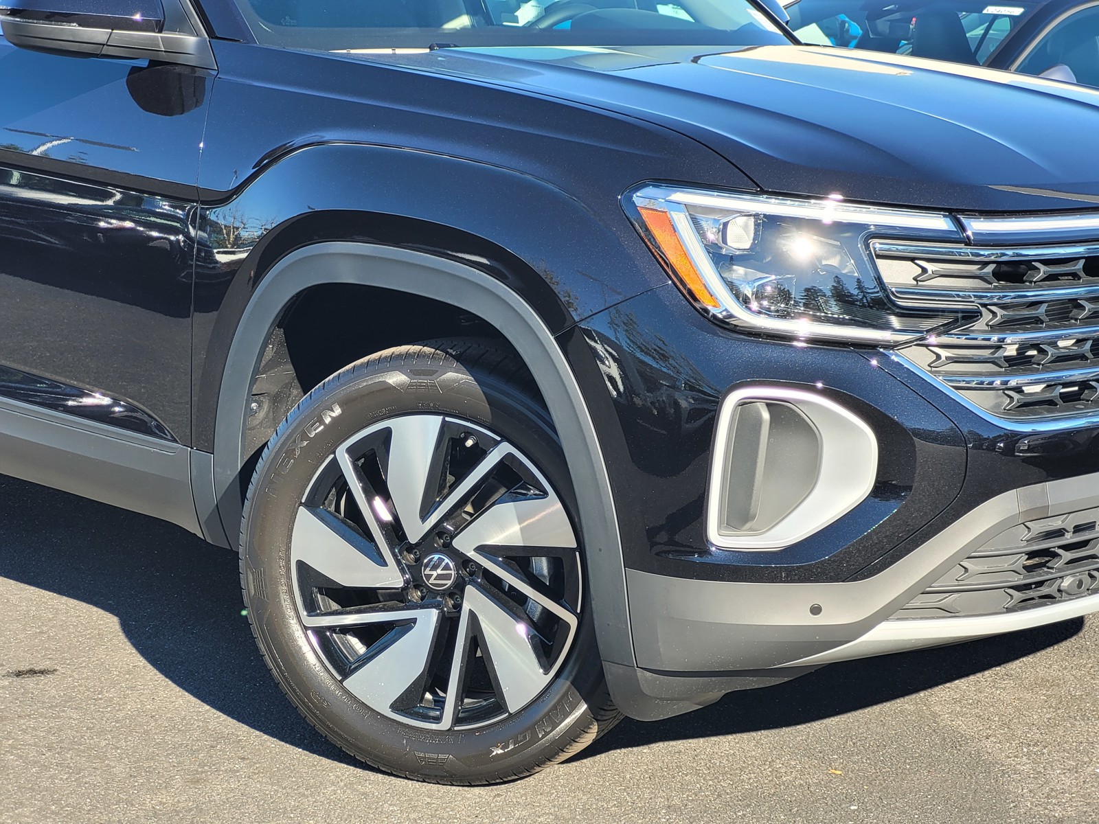 2025 Volkswagen Atlas SE Technology photo 3