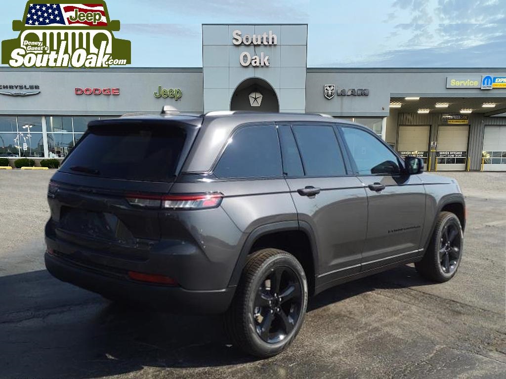 2025 Jeep Grand Cherokee Limited photo 2