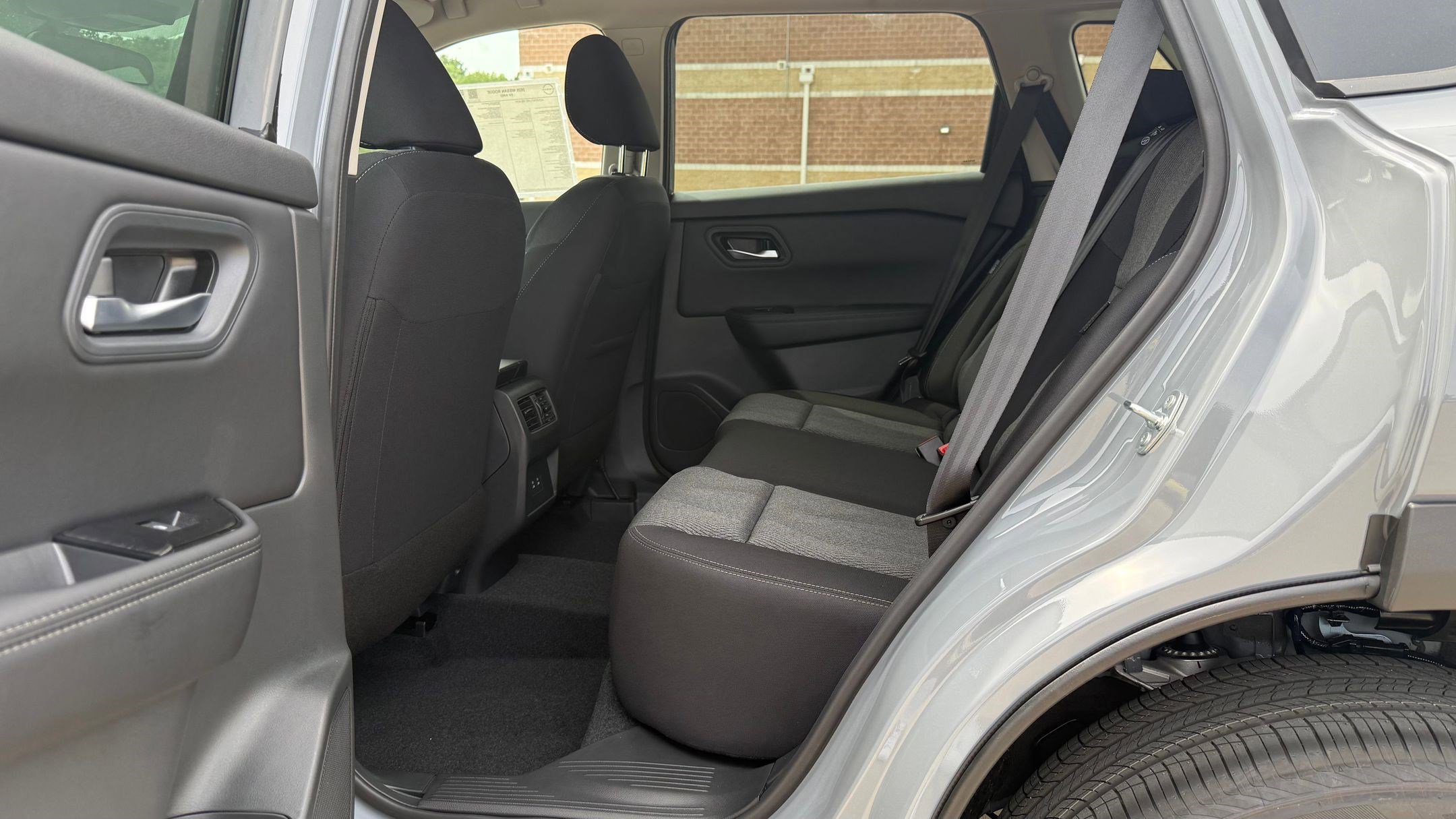 2026 Nissan Rogue SV photo 10