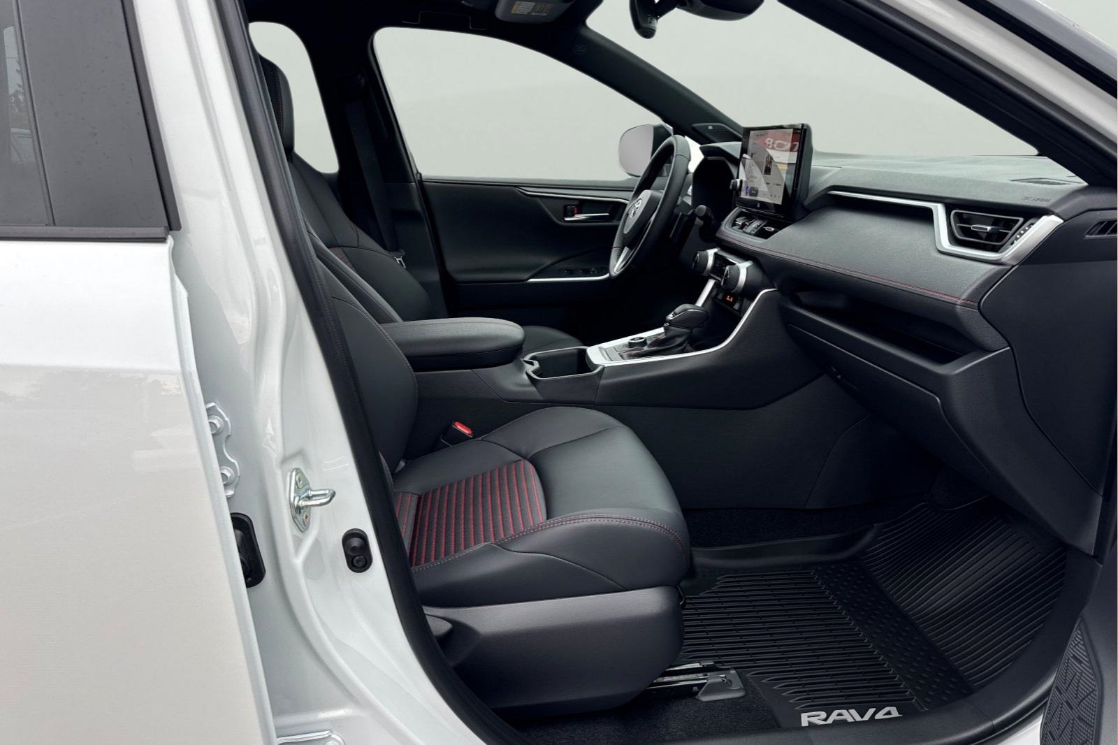 2025 Toyota RAV4 Hybrid XSE photo 18