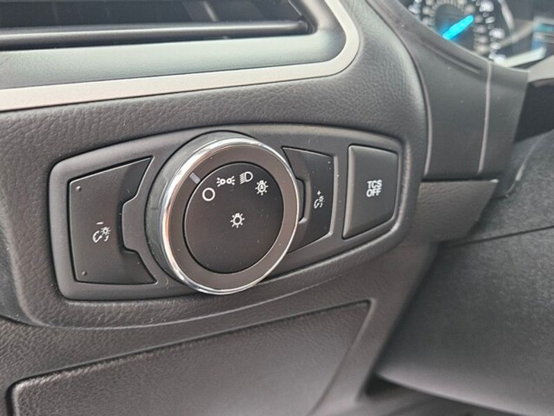 2023 Ford Edge SEL photo 25