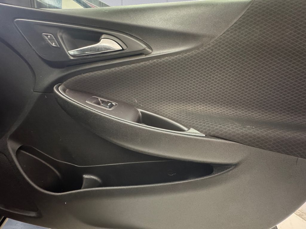 2018 Chevrolet Malibu photo 15