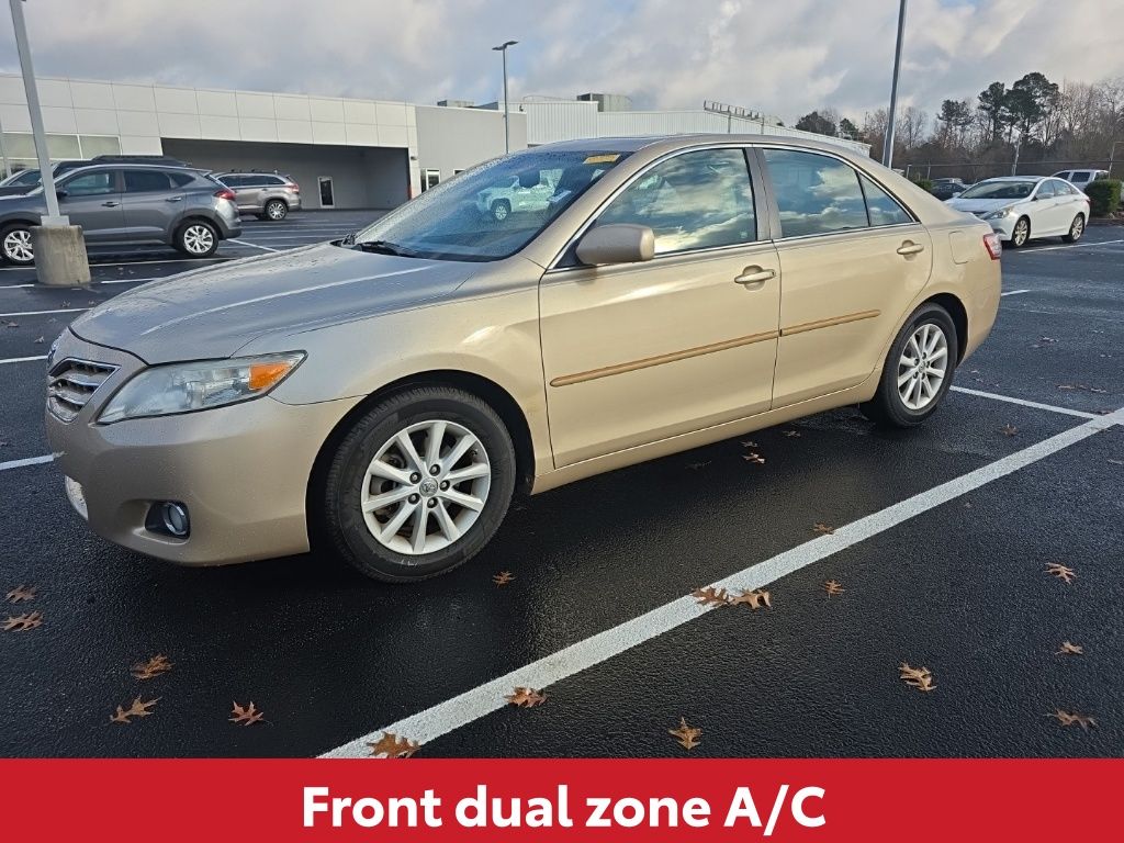 2010 Toyota Camry XLE photo 2